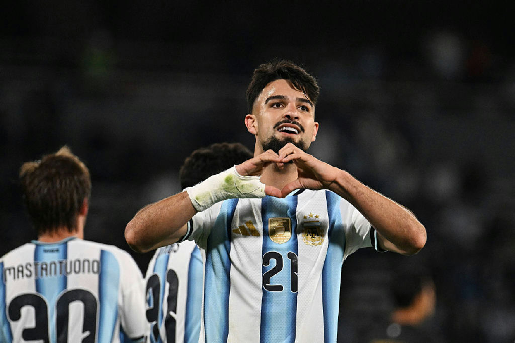 Flaco López brilha pela Argentina e recebe elogios de Lionel Scaloni