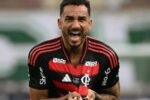 Flamengo acerta renovação de contrato com o zagueiro Danilo até 2027