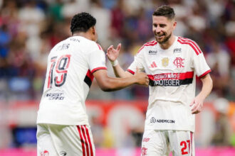 Flamengo domina o Bahia fora de casa e consolida a liderança