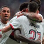 Flamengo supera desfalques e goleia o Bahia fora de casa no campeonato