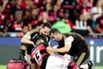 Flamengo tem Danilo operado por fraturas na mandíbula e contesta arbitragem após nova lesão