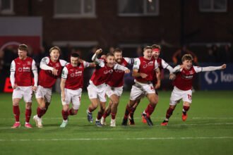Fleetwood Town surpreende o Arsenal nos pênaltis na Copa da Liga