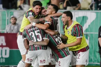Fluminense retorna ao G4 do Brasileirão após vitória do Grêmio sobre o Athletico-PR