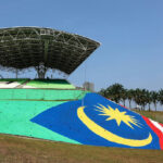 Fórmula 1 inicia atividades em Sepang sob previsão de chuva e calor intenso