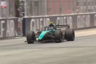 Fórmula 1: Kimi Antonelli lidera treinos livres do GP do Bahrein na Malásia