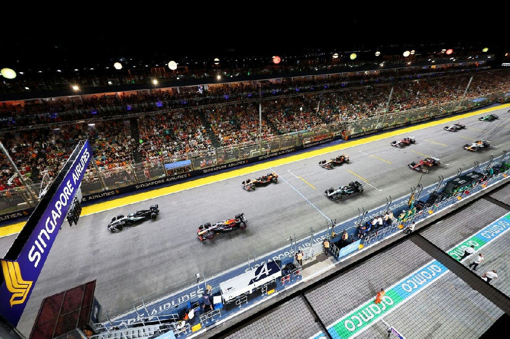 Fórmula 1 Singapura 2026: Antonelli busca título em etapa com sprint e Russell no fim do grid