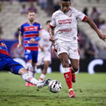 Fortaleza e Náutico medem forças em duelo decisivo no gramado