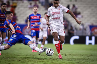 Fortaleza e Náutico medem forças em duelo decisivo no gramado