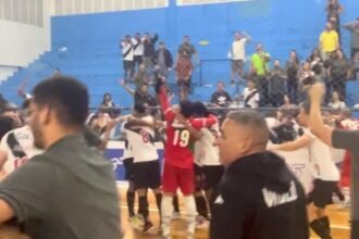 Futsal do Vasco celebra classificação para a semifinal da LNF Silver com grito tradicional