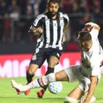 Gabigol brilha no Morumbi e garante vitória do Santos sobre o São Paulo