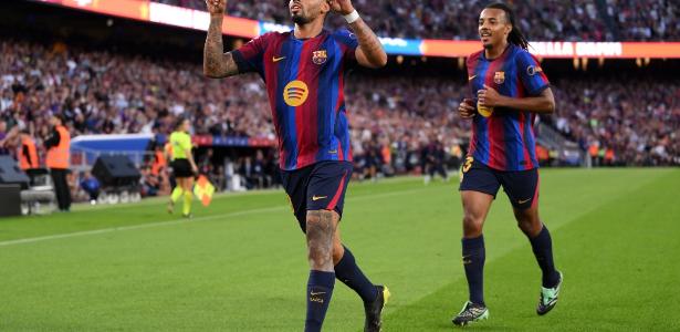 Gabriel Jesus brilha em estreia como titular e Barcelona mantém liderança na Laliga
