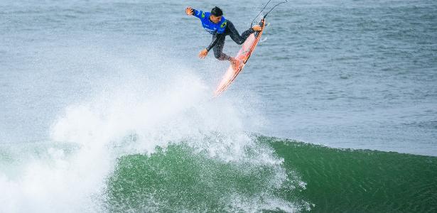 Gabriel Medina conquista vaga na semifinal em Portugal com virada emocionante