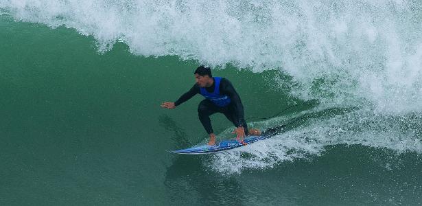 Gabriel Medina domina Filipe Toledo e avança às quartas de final em Portugal