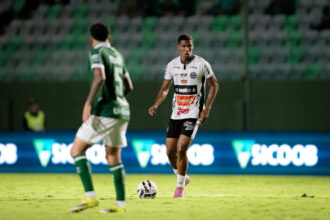 Goiás supera Athletic com gol decisivo nos minutos finais pela Série B