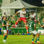 Goiás tropeça em casa contra o Náutico e complica suas chances no playoff