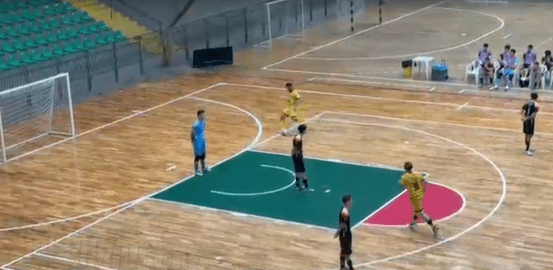 Goleada de dezenove a dois marca protesto e conflito de calendário no futsal