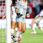 Goleira Carlinha detalha motivação para críticas políticas após título do São Paulo