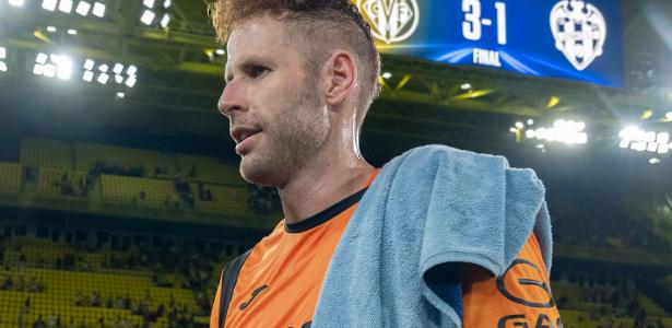 Goleiro do Villarreal desfalca equipe na Champions League após assalto à mão armada