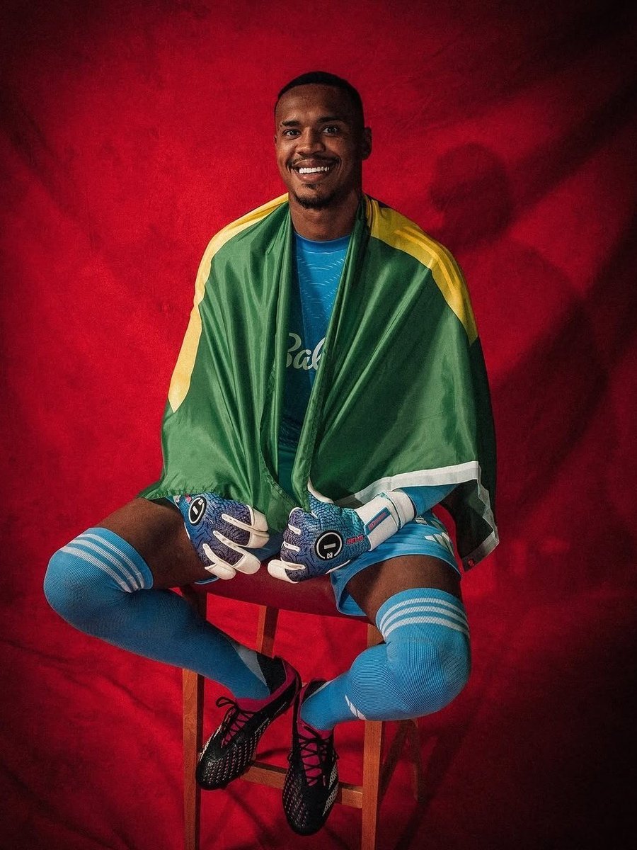 Goleiro John entra na mira de rivais cariocas para a próxima temporada