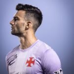 Goleiro Léo Jardim tem futuro incerto e Vasco projeta reforço para 2027