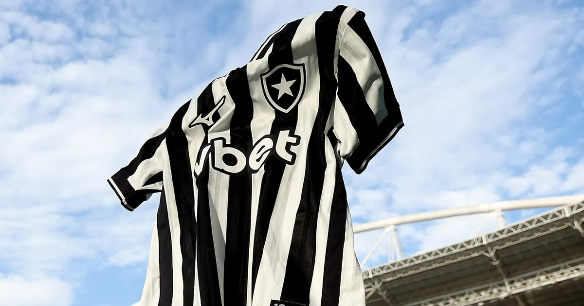 Governo permite venda de estoques de camisas de futebol com marcas de apostas