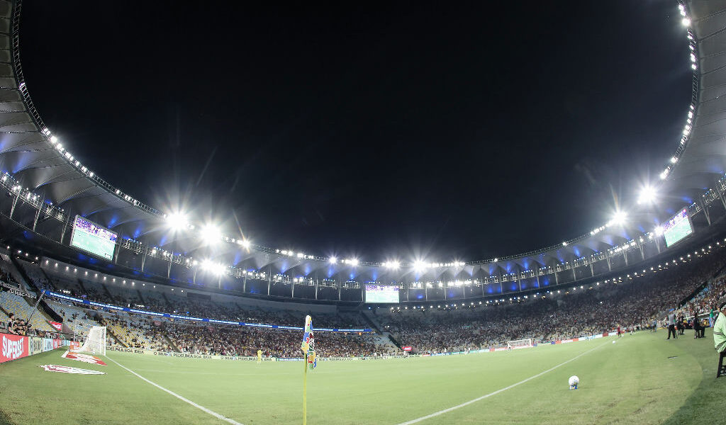 Gramado do Maracanã vira alvo de críticas de Marcão após goleada do Fluminense