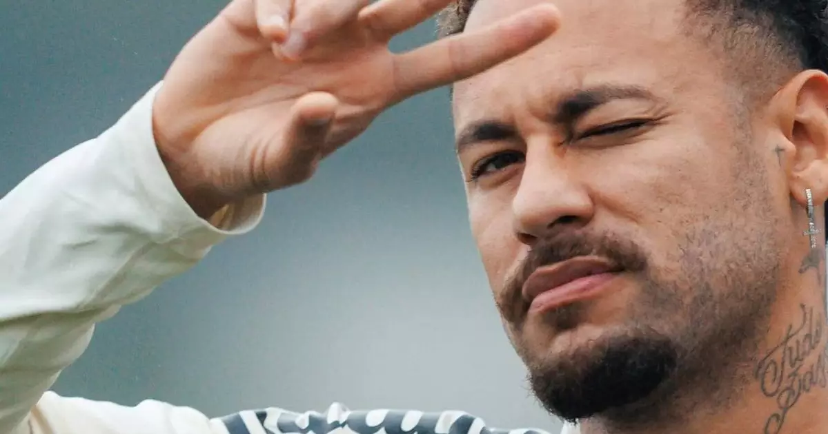 Gramado sintético tira Neymar de duelo entre Santos e Atlético-mg com Coutinho no time de Cuca