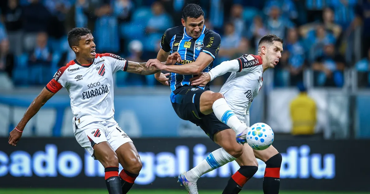 Grêmio bate o Athletico-PR e se aproxima na tabela do campeonato brasileiro
