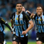 Grêmio supera Athletico na Arena e deixa zona de rebaixamento do brasileirão