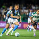 Grêmio supera o Coritiba no final e respira na luta contra o rebaixamento