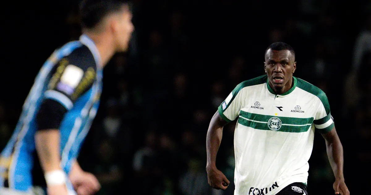 Grêmio supera o Coritiba nos acréscimos e movimenta a parte inferior do Brasileirão