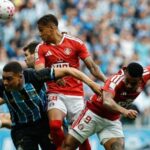 Grenal 445 termina em empate e mantém Grêmio e Internacional na zona de rebaixamento