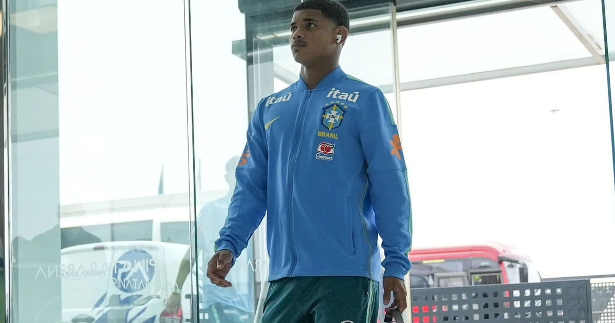 Huguinho assume braçadeira de capitão da Seleção Brasileira sub-20 em amistoso