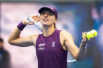 Iga Swiatek enfrenta cenário inédito na disputa por vaga no WTA Finals