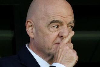 Infantino pede desculpas por projeto de venda da Copa do Mundo sob forte pressão