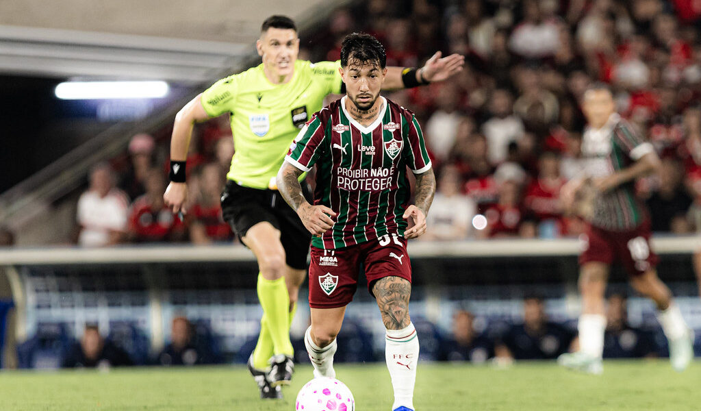Influenciadores tricolores criticam arbitragem após derrota no clássico