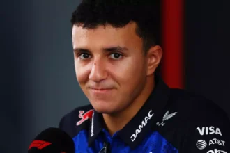 Isack Hadjar enfrenta punição de cinco posições no grid do GP do Bahrein