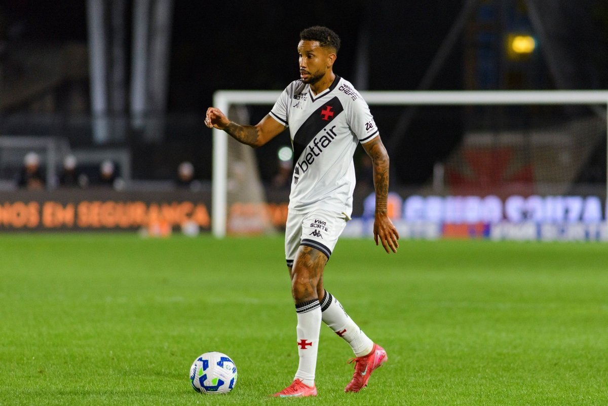 Jair vive reta final de trajetória no Vasco após baixa frequência em campo