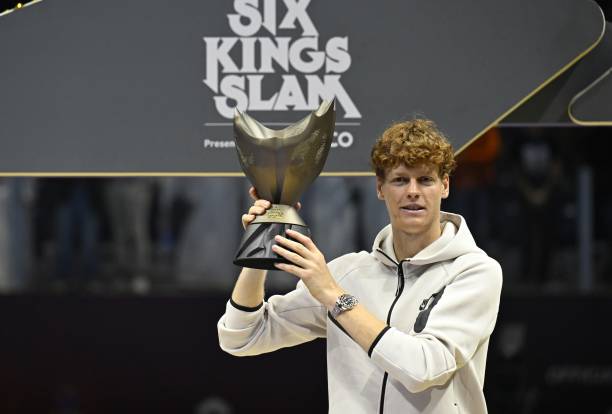 Jannik Sinner conquista o Six Kings Slam em Riad após vitória sobre Carlos Alcaraz