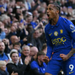 João Pedro brilha com dois gols e Chelsea goleia Bournemouth