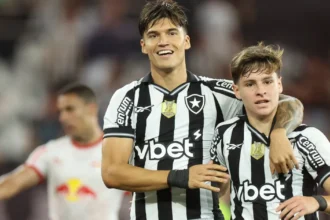 Jogador do botafogo álvaro montoro deseja boa sorte a joaquín correa na libertadores