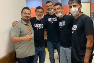Jogadores do Vasco realizam visita solidária a pacientes do Inca