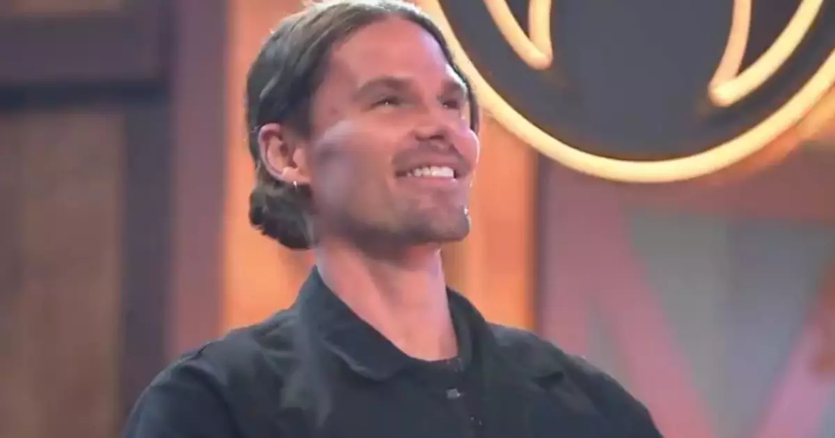 Jônatas conquista o lampião do poder após vencer a prova de fogo no reality show