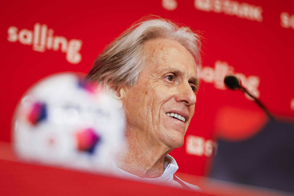 Jorge Jesus evita comentar caso Cristiano Ronaldo enquanto Bruno Fernandes pede união