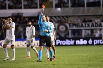 Jorginho admite erro em pênalti mas questiona atuação de Anderson Daronco