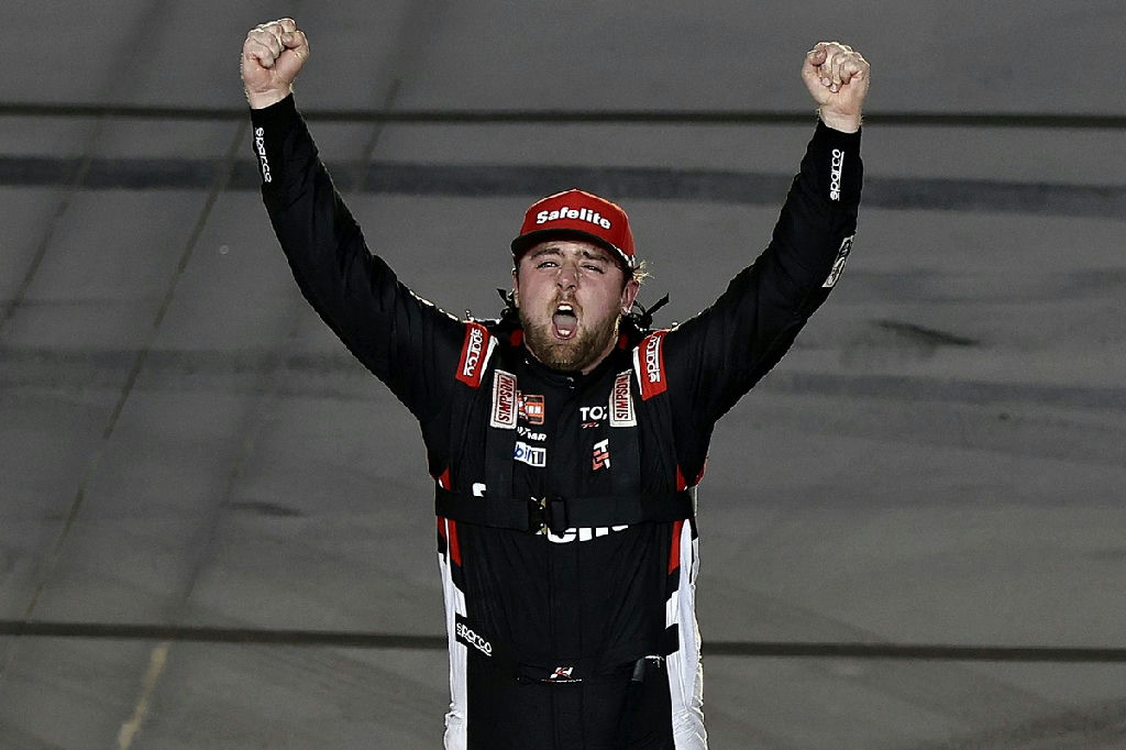 Kaden Honeycutt domina em Phoenix e abre vantagem na liderança da Nascar Truck