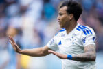 Kaio Jorge brilha com três gols, comanda virada e Cruzeiro derrota o Grêmio em Porto Alegre