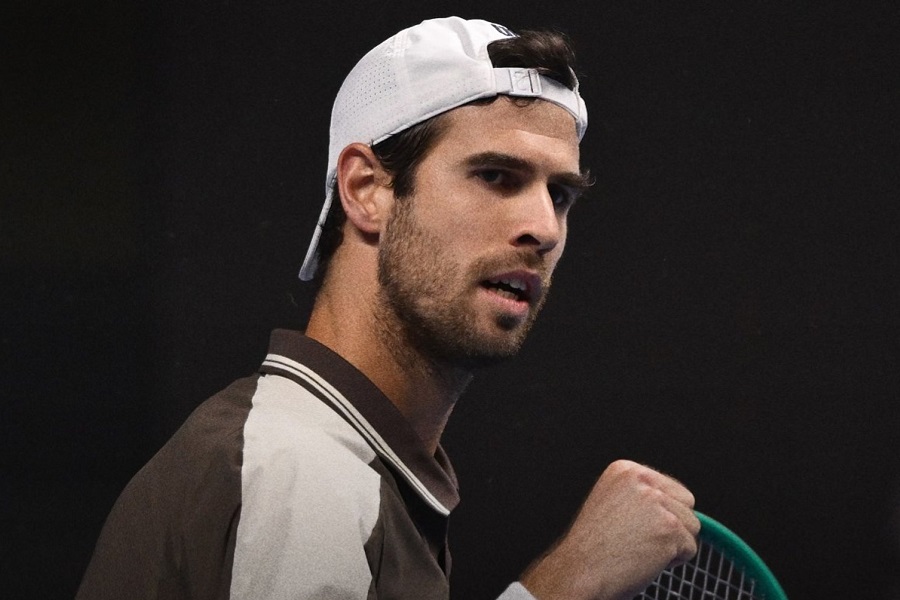 Karen khachanov estreia com vitória e avança no atp 250 de almaty