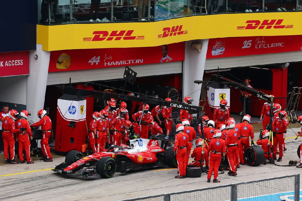 Leclerc cobra evolução estratégica da Ferrari após erro no GP da Malásia