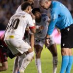Leitura labial revela tensão entre Neymar e Daronco durante partida